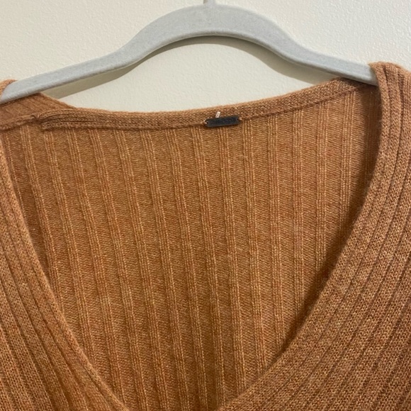 Sweater - Picture 4 of 4